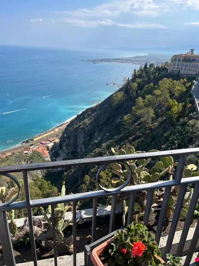 فيلا Casa Al Vico تاورمينا 0*,